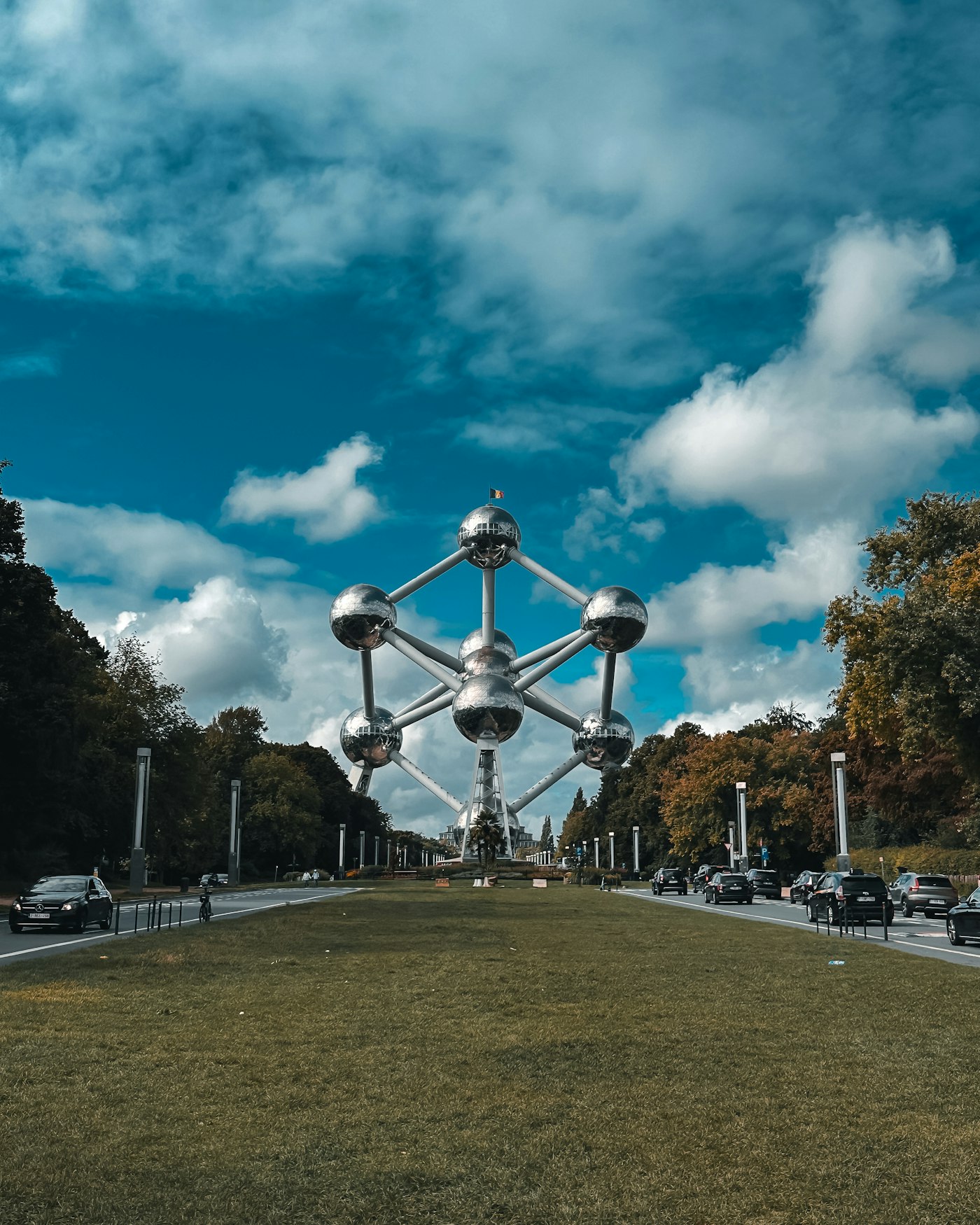 Atomium gezien vanuit het park in Brussel