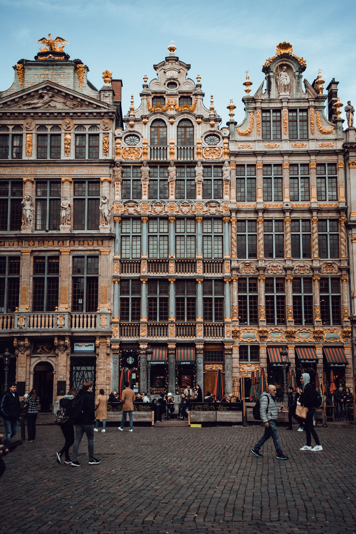 Voetgangers op de Grote Markt in Brussel